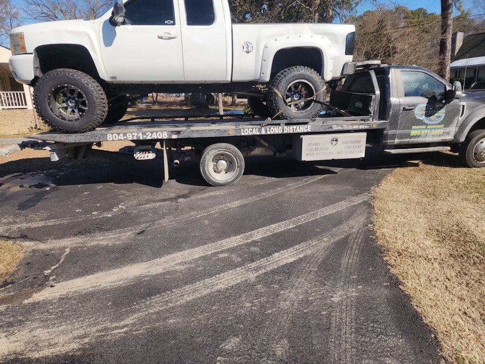 Lifted pickup truck secured on a Roadrunner flatbed